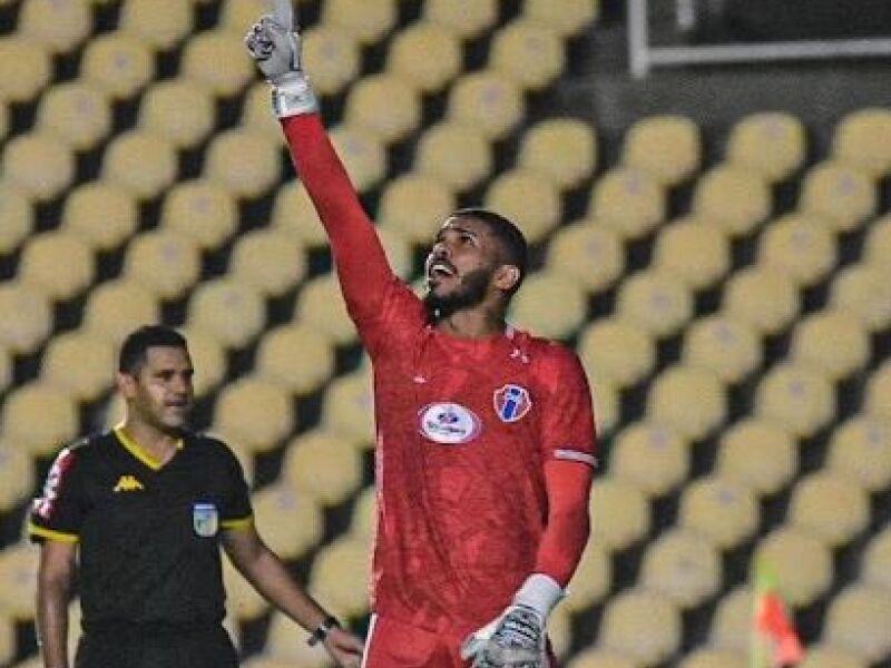 Santa Cruz anuncia contratação do goleiro Moisés, ex-Maranhão