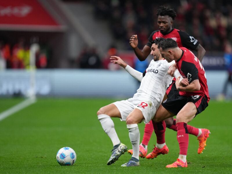 Bayer Leverkusen atropela Freiburg com 4 gols de Schick